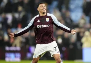 Aston Villa suit le rythme d'Arsenal et Manchester City