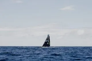 Un supporter a assisté seul à un match de son équipe au beau milieu de l’Atlantique
