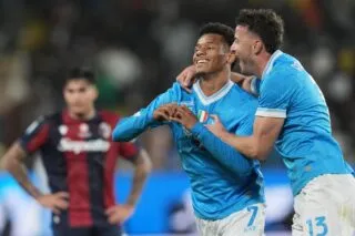 Naples cuisine Bologne et remporte la Supercoupe d’Italie