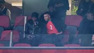 Kylian Mbappé assiste à Maroc-Mali avec le maillot d'Hakimi