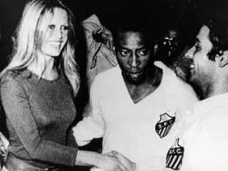 Mort de Brigitte Bardot : le jour où l'icône française rencontrait le roi Pelé