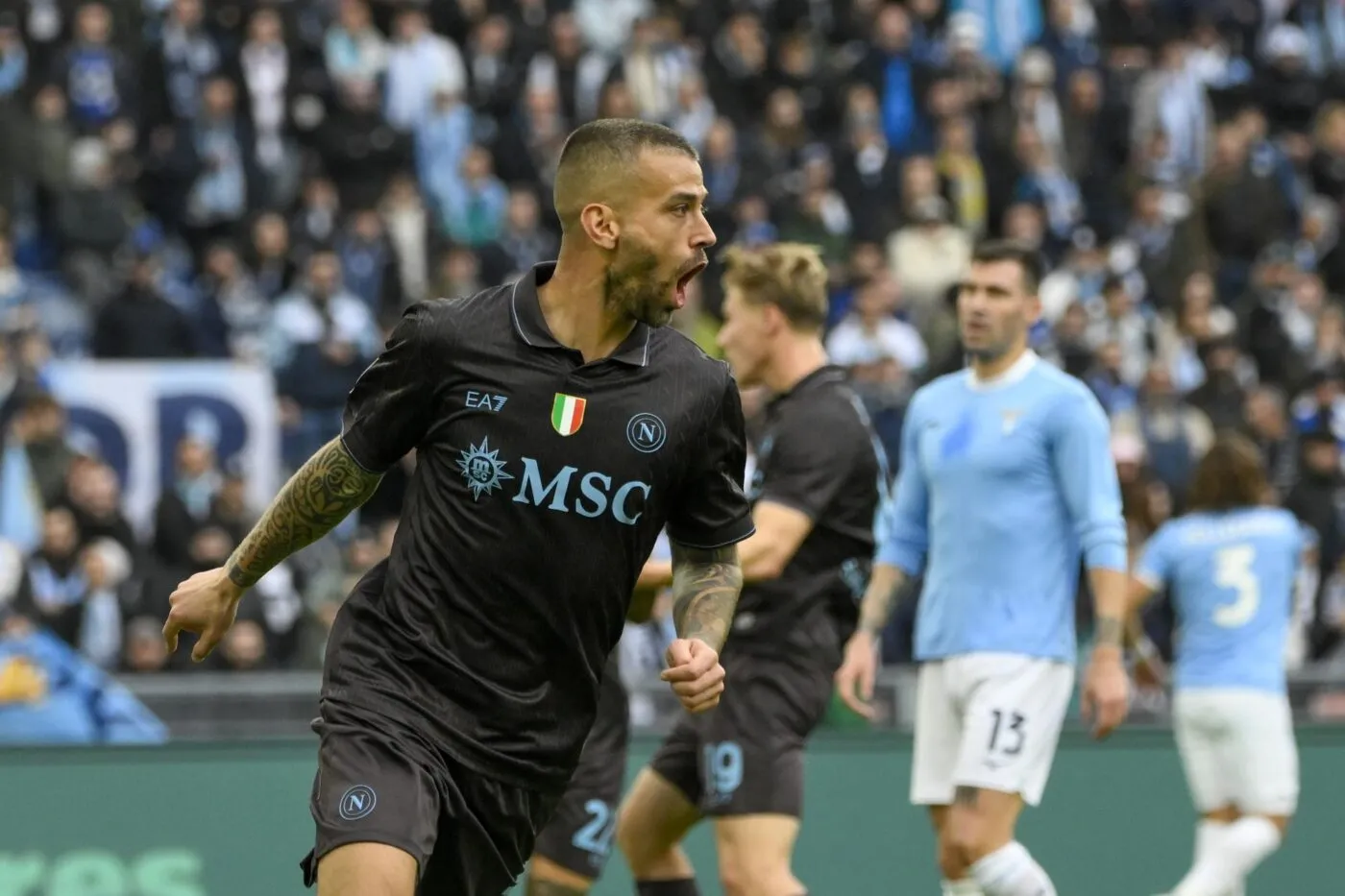 Naples remercie ses défenseurs