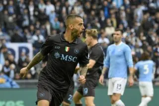 Naples remercie ses défenseurs