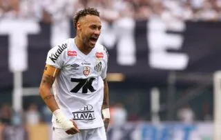 Neymar prolonge officiellement d'un an à Santos