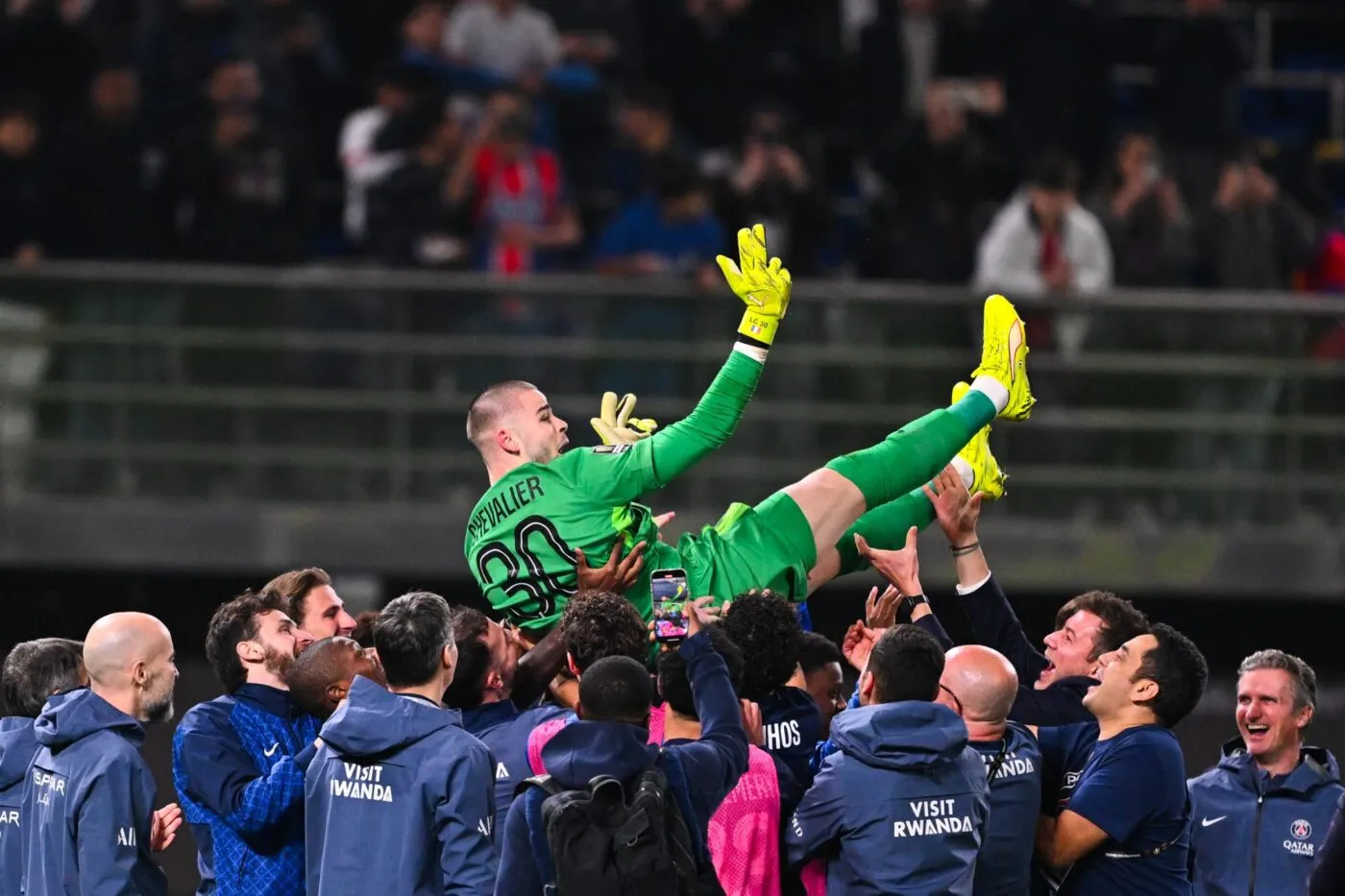 Chevalier offre le Classique et le Trophée des champions au PSG