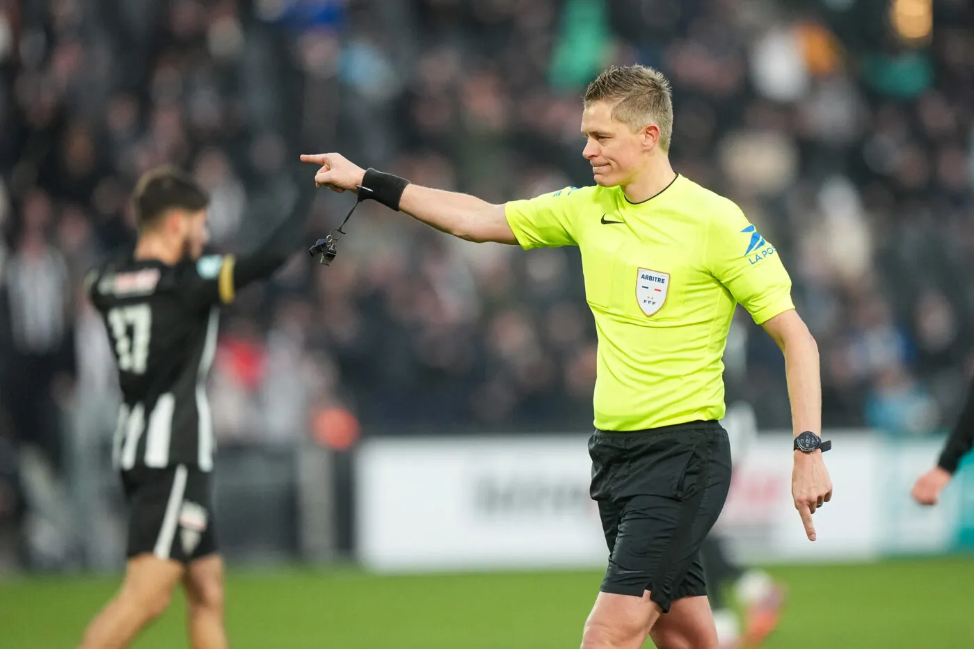 Pourquoi l’arbitre d’Angers-Toulouse est le clown du week-end