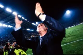 Rolland Courbis et la patte de lapin cachée sous la pelouse du Parc Lescure