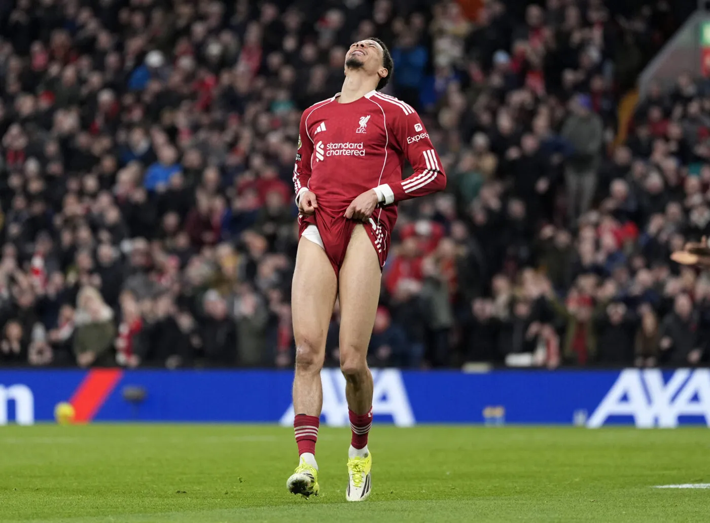 Liverpool doute encore, première réussie pour Rosenior en Premier League