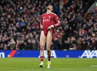 Liverpool doute encore, première réussie pour Rosenior en Premier League