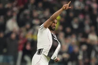 Un fan d'Aristote joue à la Juventus