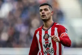 Granit Xhaka proche d'en venir aux mains avec un supporter adverse