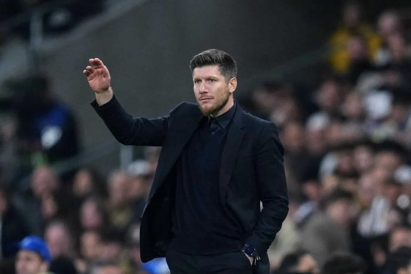 Eden Hazard vole au secours de Pocognoli