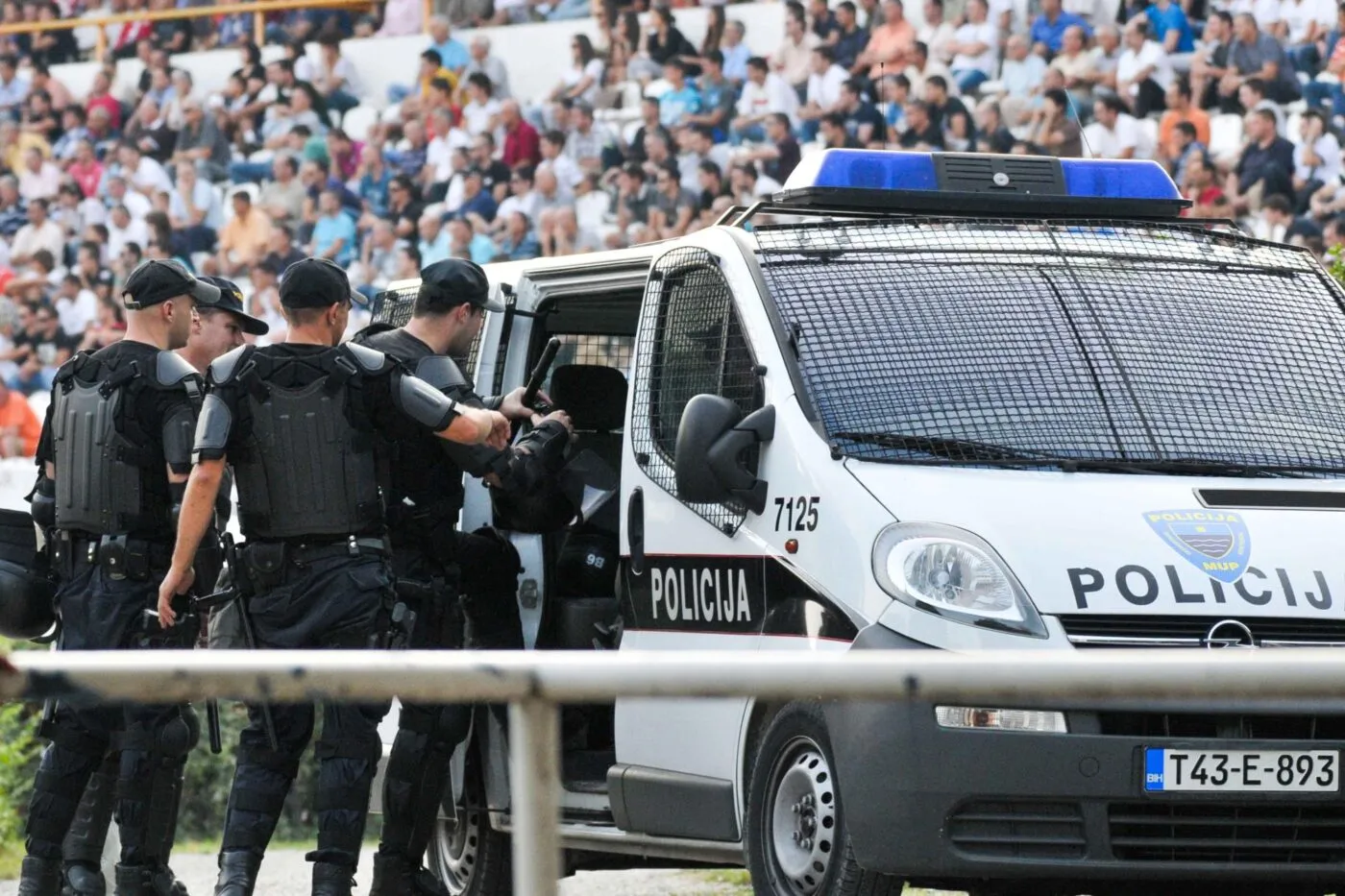 Violente bagarre entre supporters serbes et croates dans un aéroport bosnien
