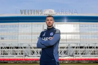 Edin Džeko commence son aventure à Schalke avec un record