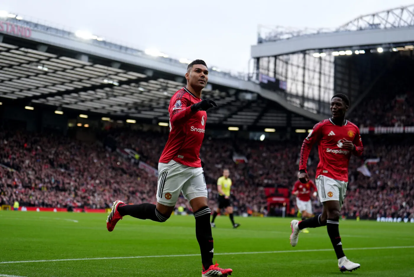 Manchester United arrache la victoire contre Fulham et poursuit sa folle remontée