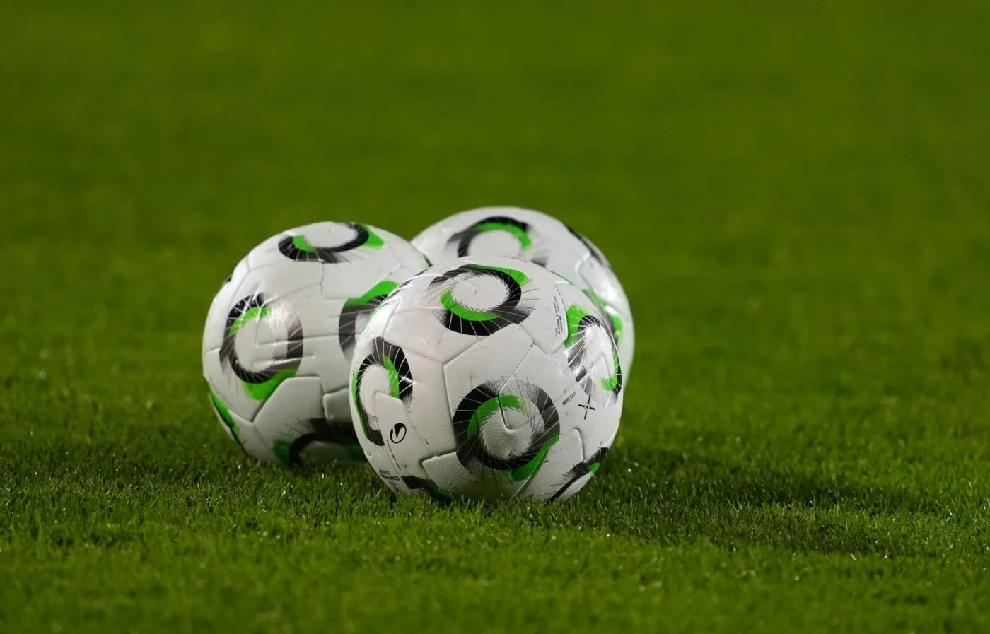 Un attaquant égyptien embrasse l’arbitre après un but accordé par la VAR