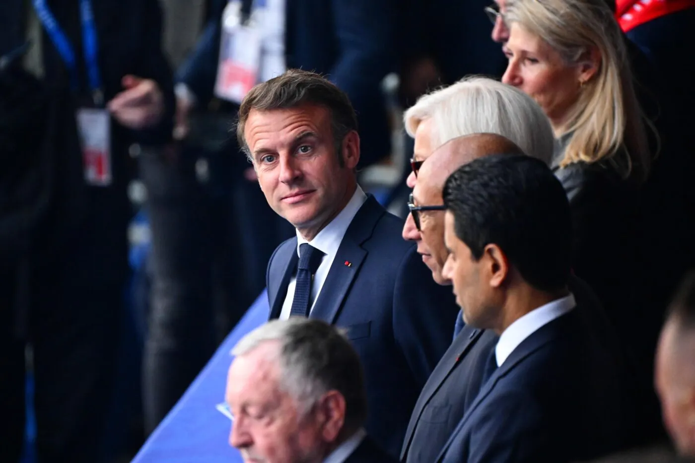 Macron attaque Blackburn en justice !