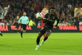 Lens prête un troisième couteau au Sparta