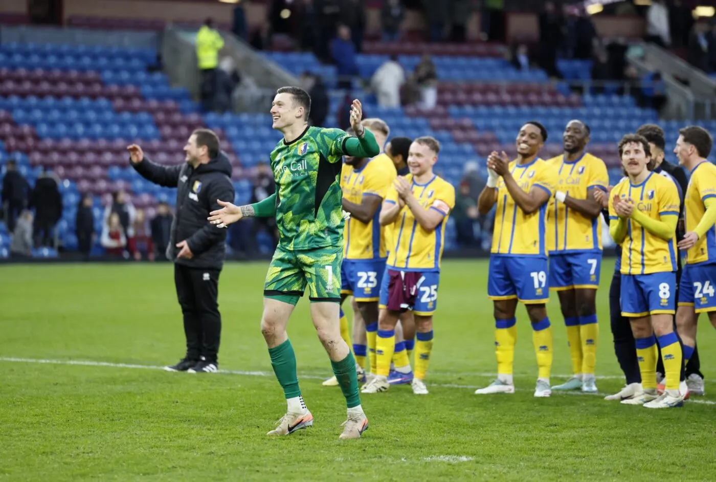 Quand un chien vient mordre les dirigeants de Mansfield Town en pleine interview
