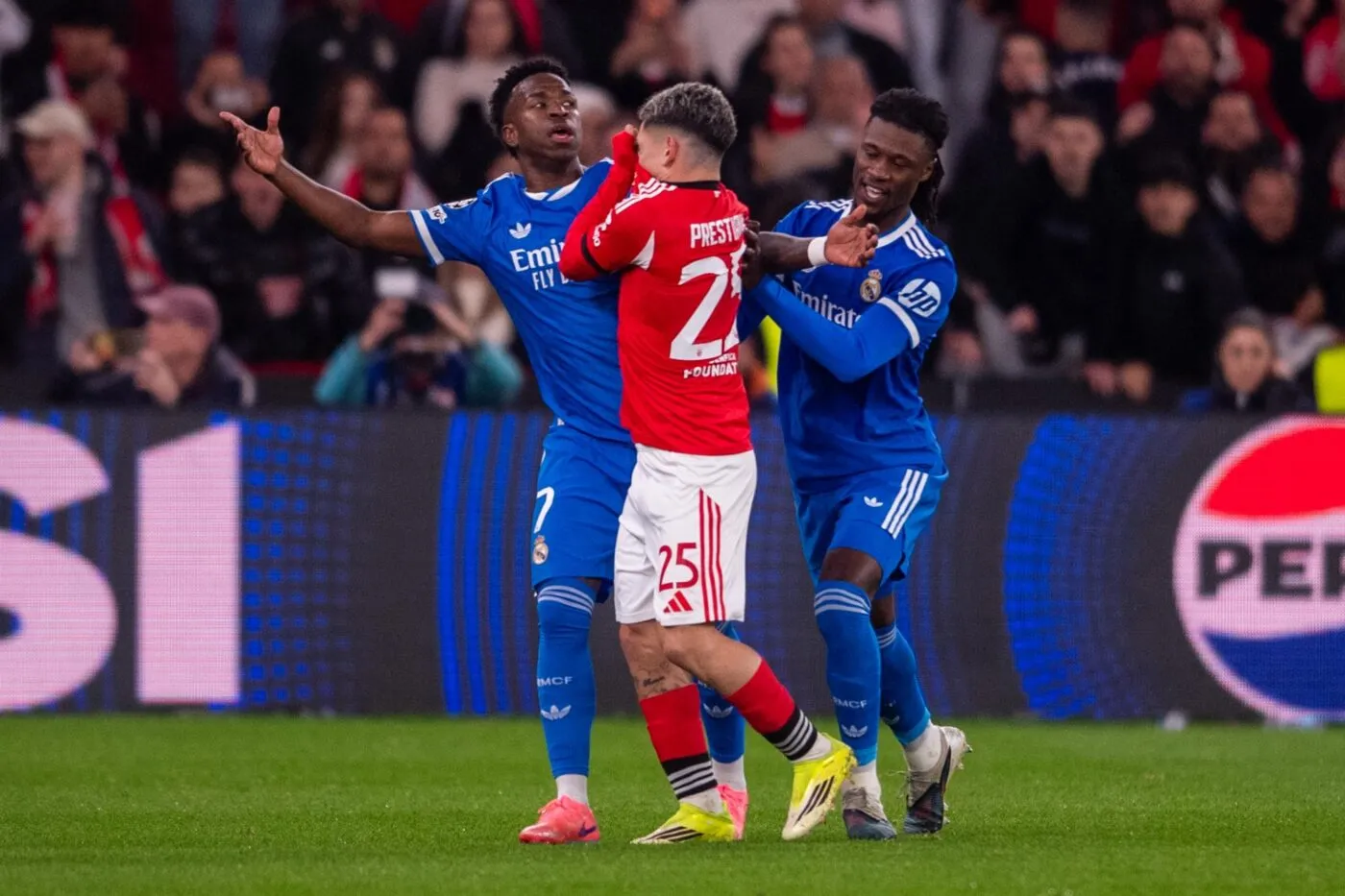 L'UEFA ne devrait pas suivre la FIFA sur les nouvelles directives arbitrales
