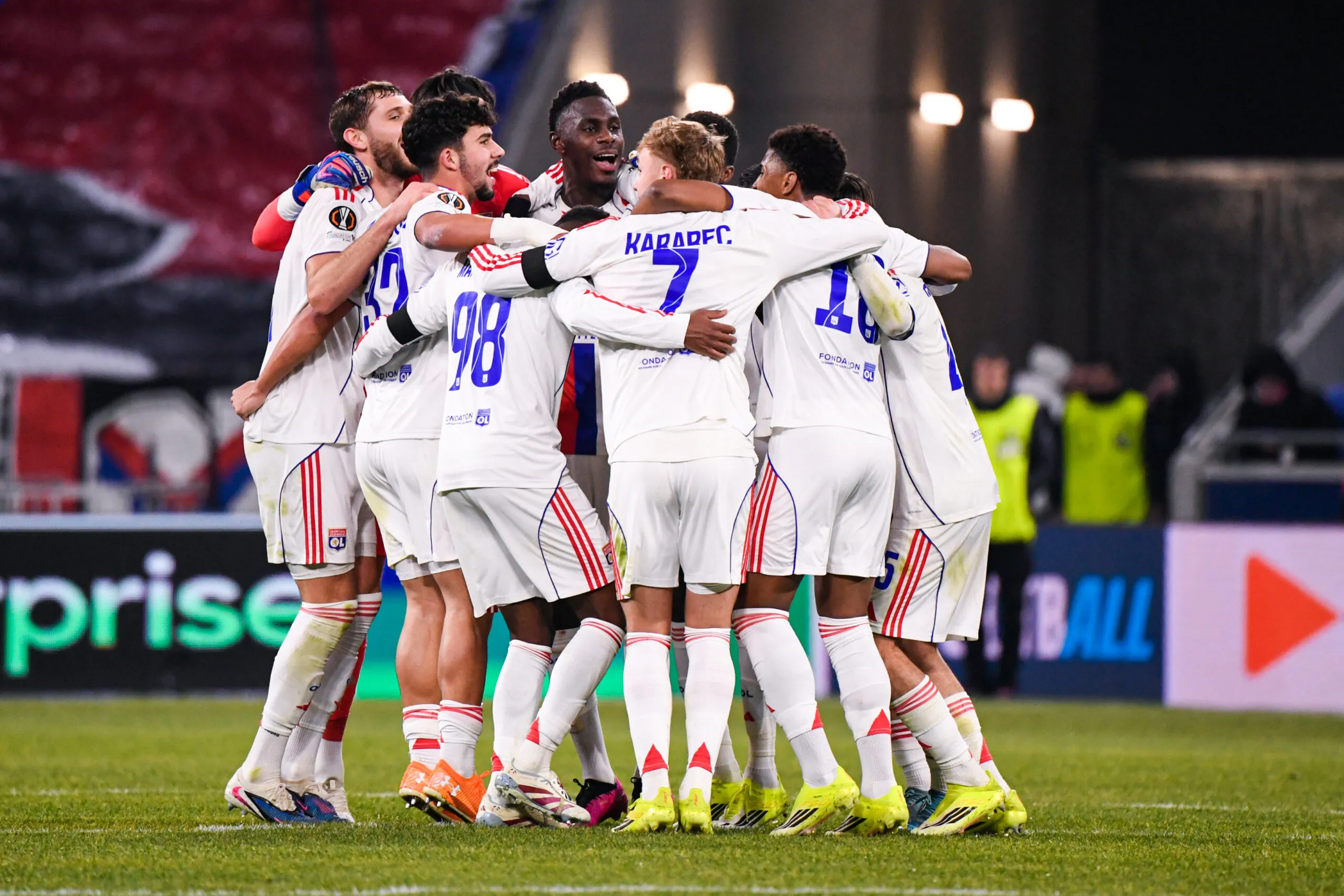 Tous ensemble, tous ensemble, hey, hey !