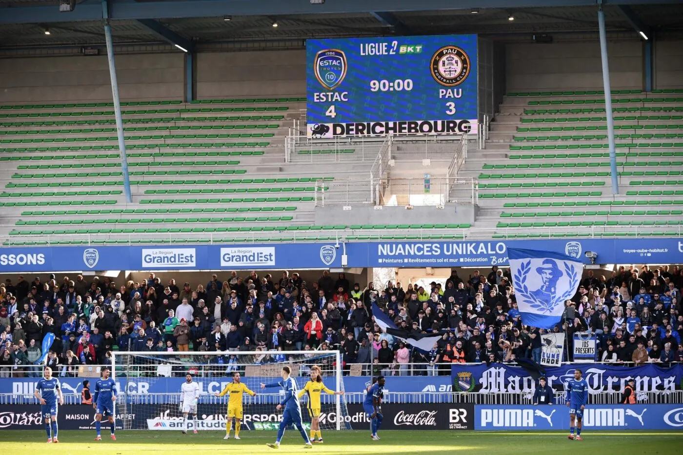 Un supportrice de l’ESTAC est décédée lors de Troyes-Pau
