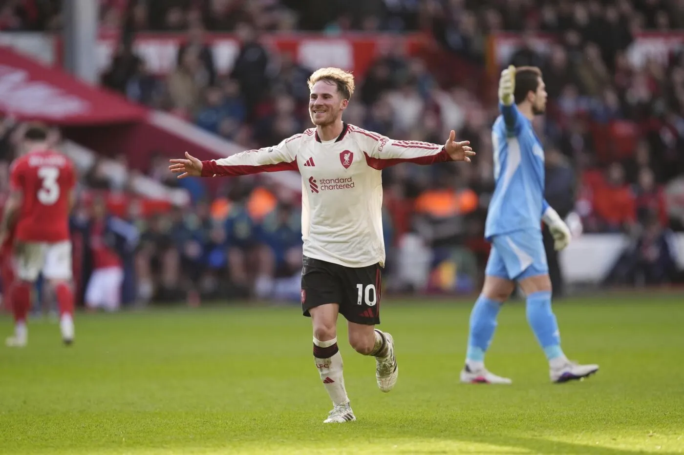 Liverpool s’en sort miraculeusement grâce à Alexis Mac Allister, Fulham renoue avec la victoire, Wolverhampton continue de couler