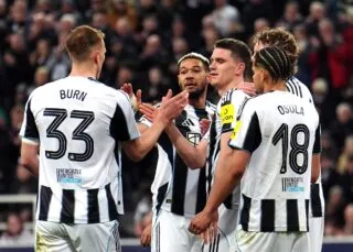Newcastle file tranquillement en huitièmes