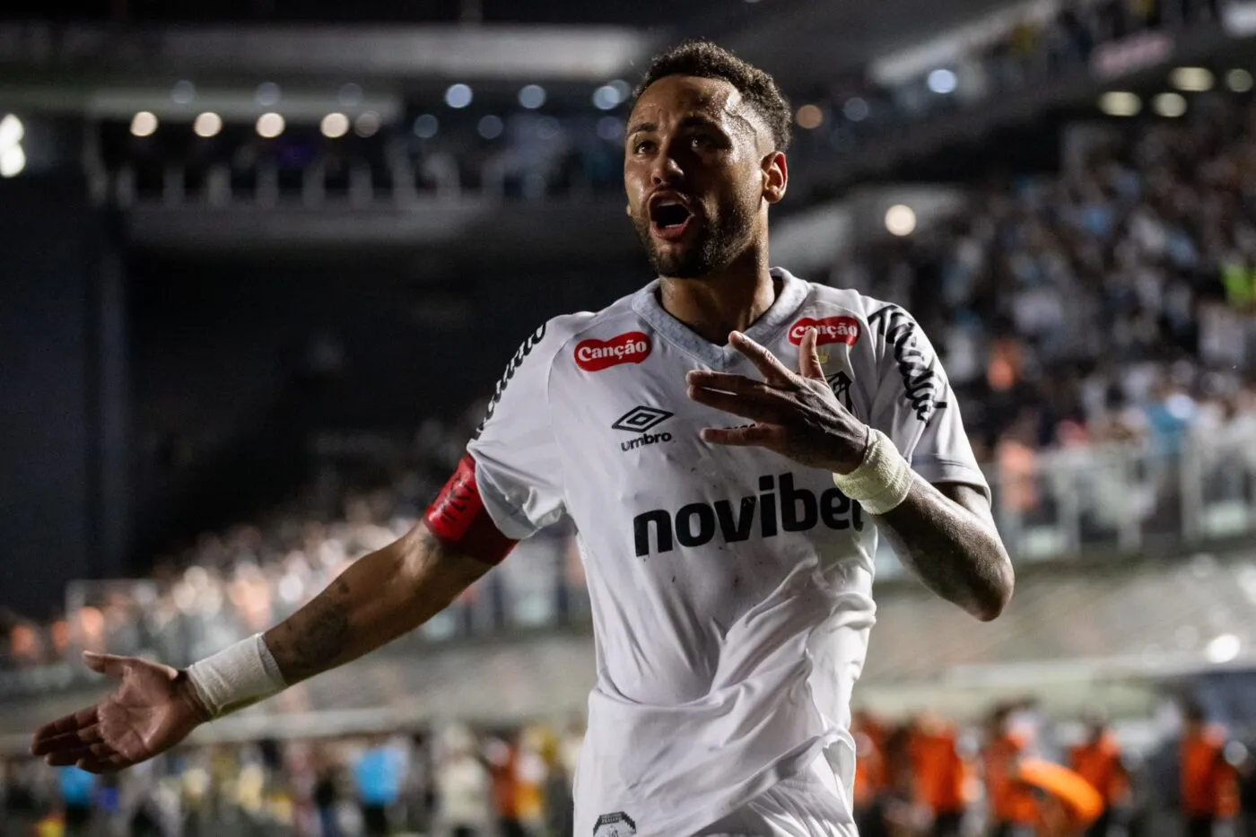 Un doublé, un hommage à Vinícius et une embrouille : Neymar est de retour