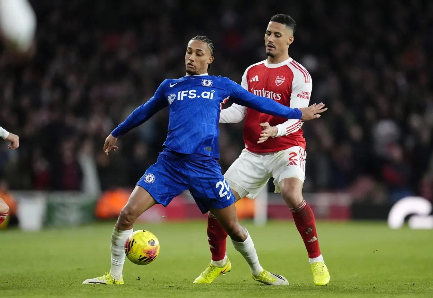 Arsenal s'en sort in extremis contre Chelsea