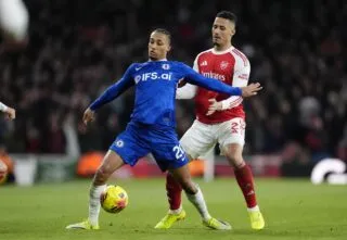 Arsenal s’en sort in extremis contre Chelsea