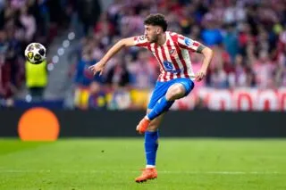 Une vitre du car de l’Atlético brisée par un projectile