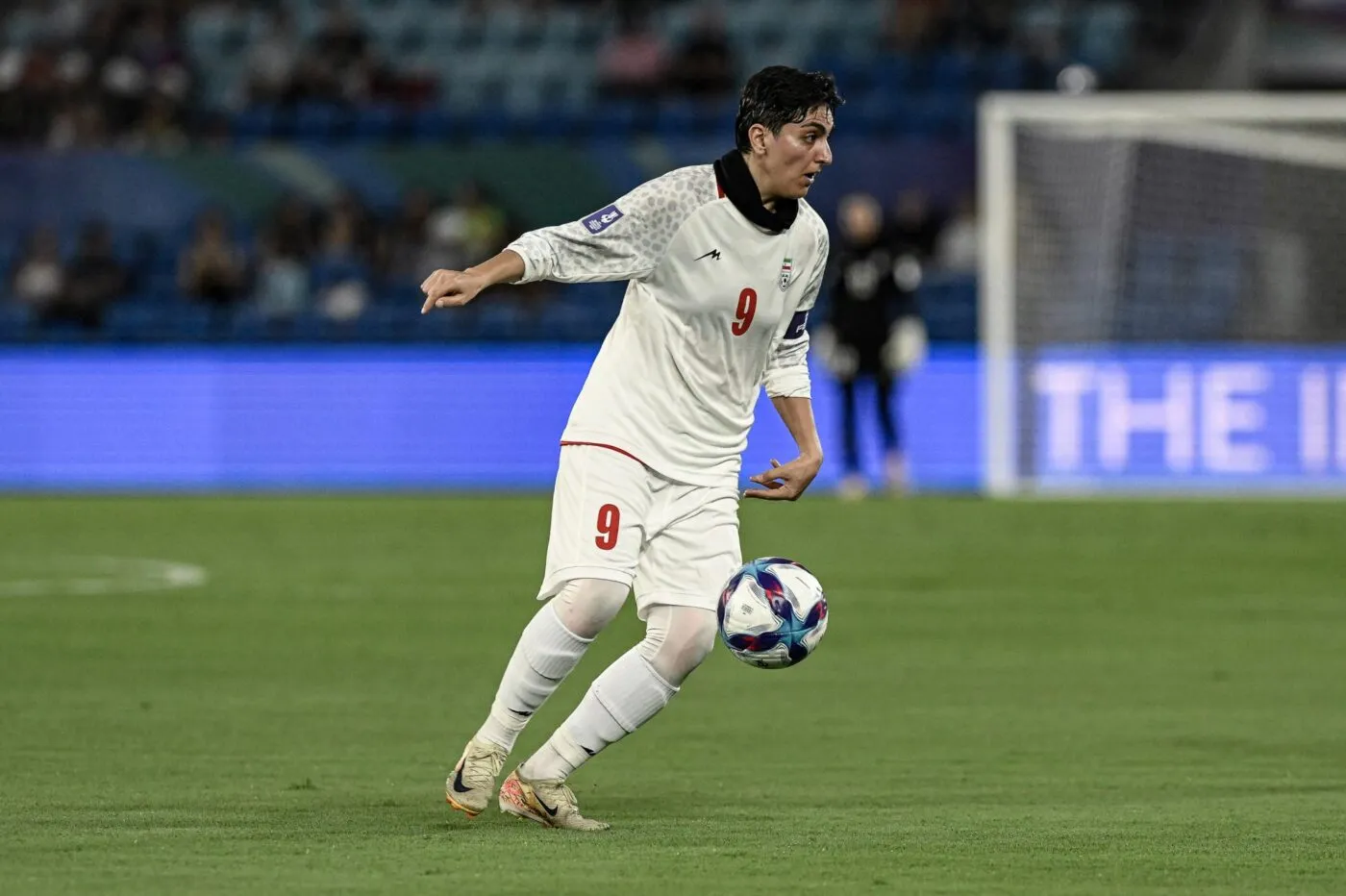 L’Iran réagit après le retrait de la demande d’asile de sa capitaine