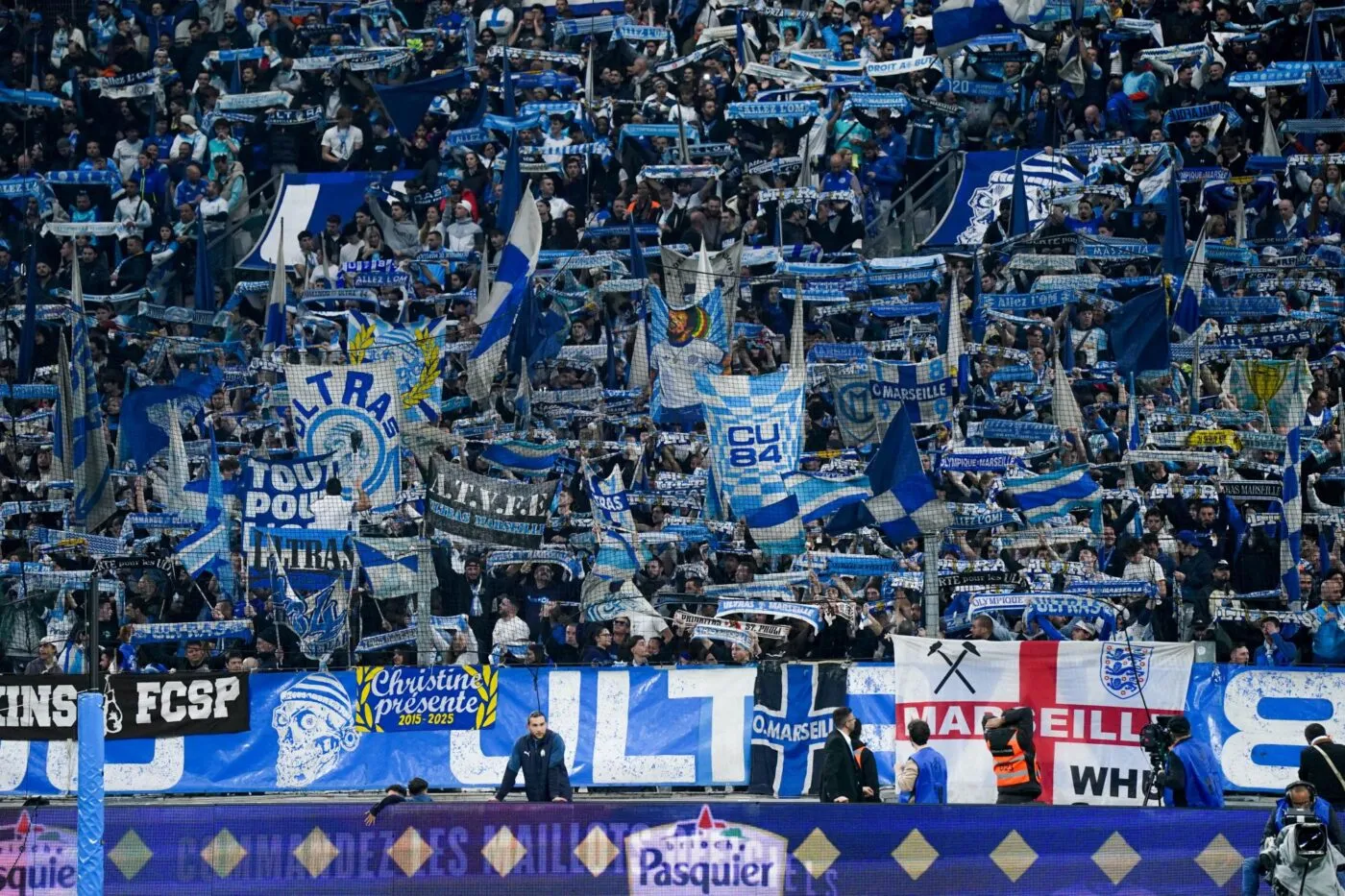 Un groupe de supporters marseillais vide son sac