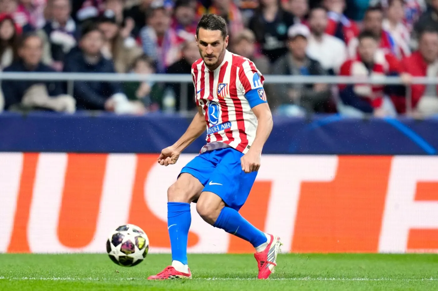 Sur un corner, Koke a blessé un pigeon