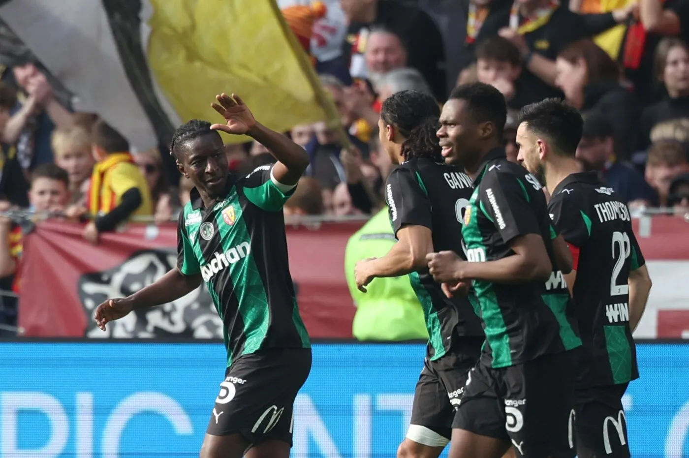 Lens revient à un point du PSG !