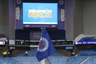 Bagarre entre supporters du Celtic et des Rangers après un envahissement de terrain