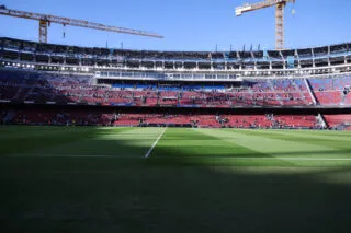 Le Camp Nou peut accueillir 63 000 personnes