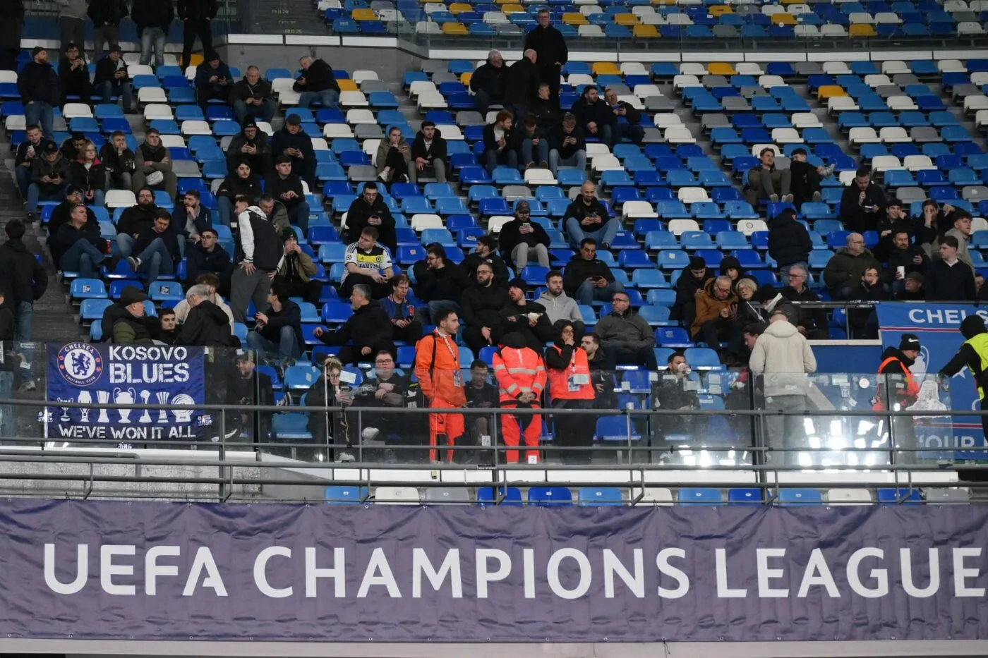 « Section des champions du monde » : les fans de Chelsea chambrent ceux du PSG