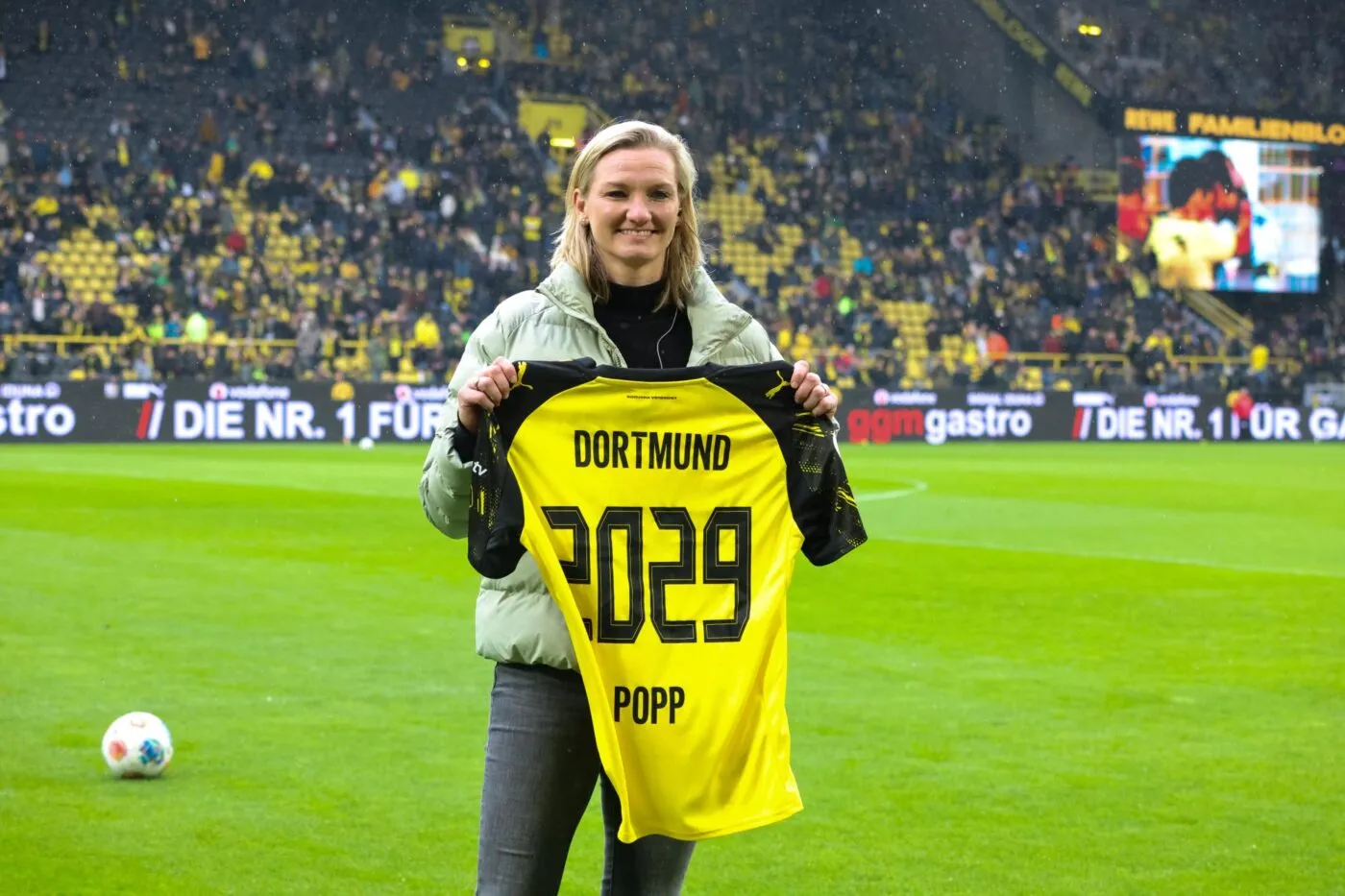 Alexandra Popp va quitter Wolfsburg pour rejoindre Dortmund, actuellement en D3