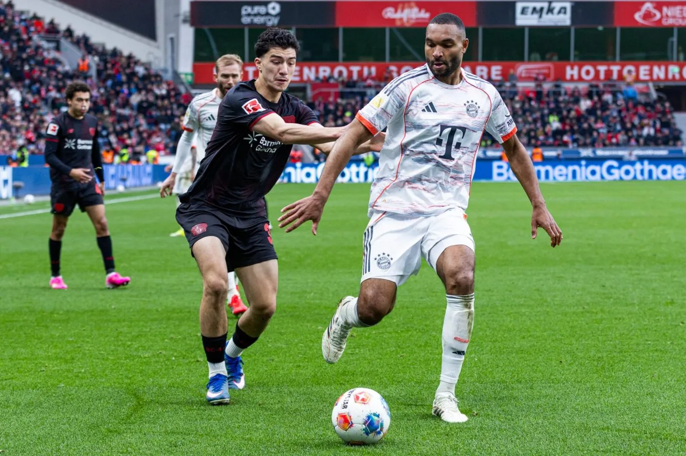 Quand Jonathan Tah est à deux doigts de se tromper de vestiaire