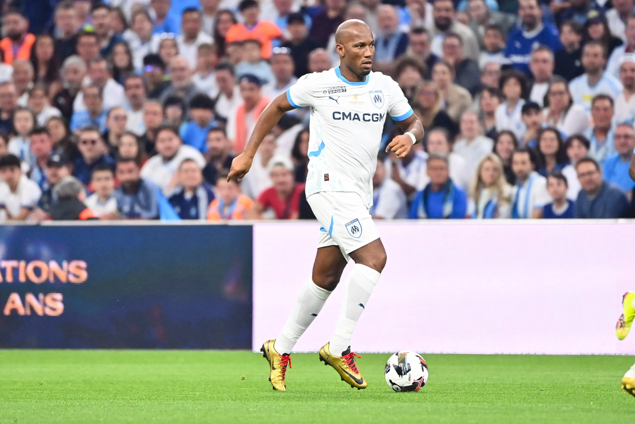 Il faut se frotter les yeux.