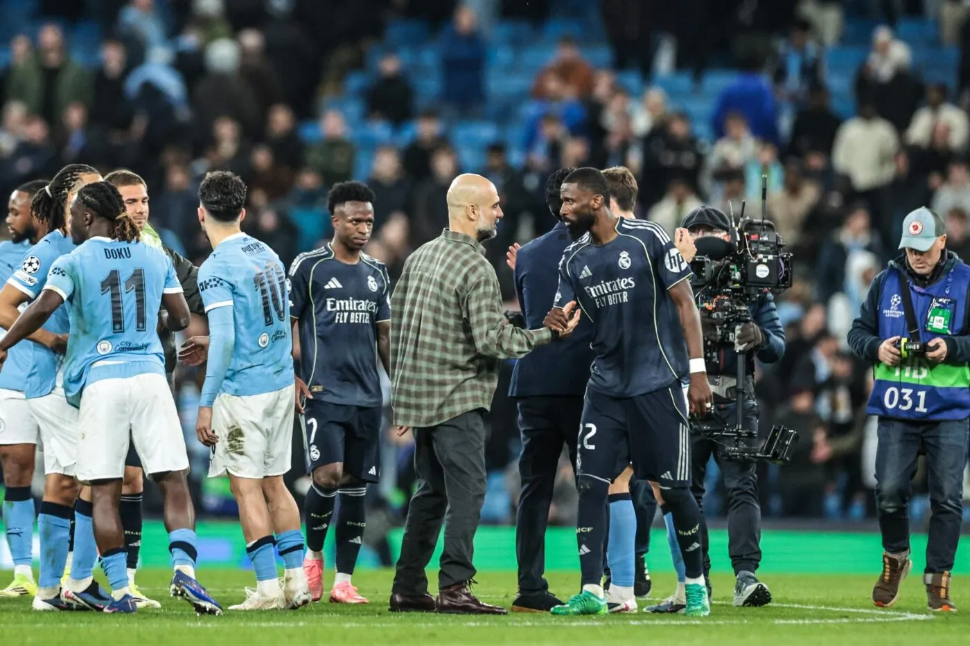 Antonio Rüdiger reçoit des bisous de Pep Guardiola