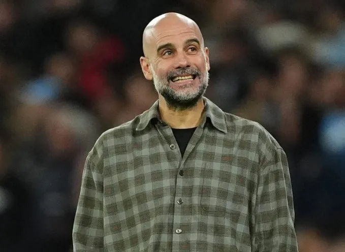 Pourquoi la chemise de Pep Guardiola fait-elle autant parler ?