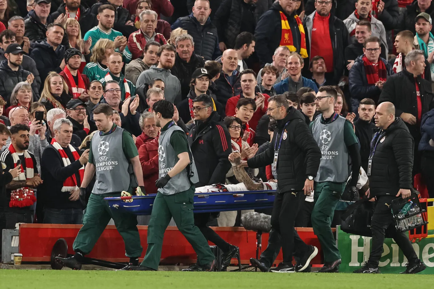 La blessure malchanceuse de Noa Lang contre Liverpool