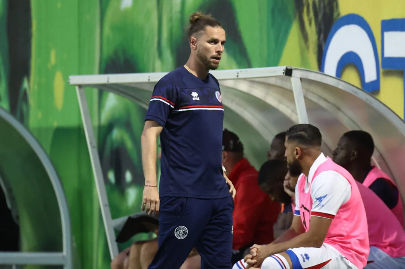 Sans victoire depuis novembre, un entraîneur prend la porte