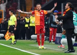 Galatasaray donne des nouvelles de Noa Lang, qui s'est sectionné le pouce à Anfield