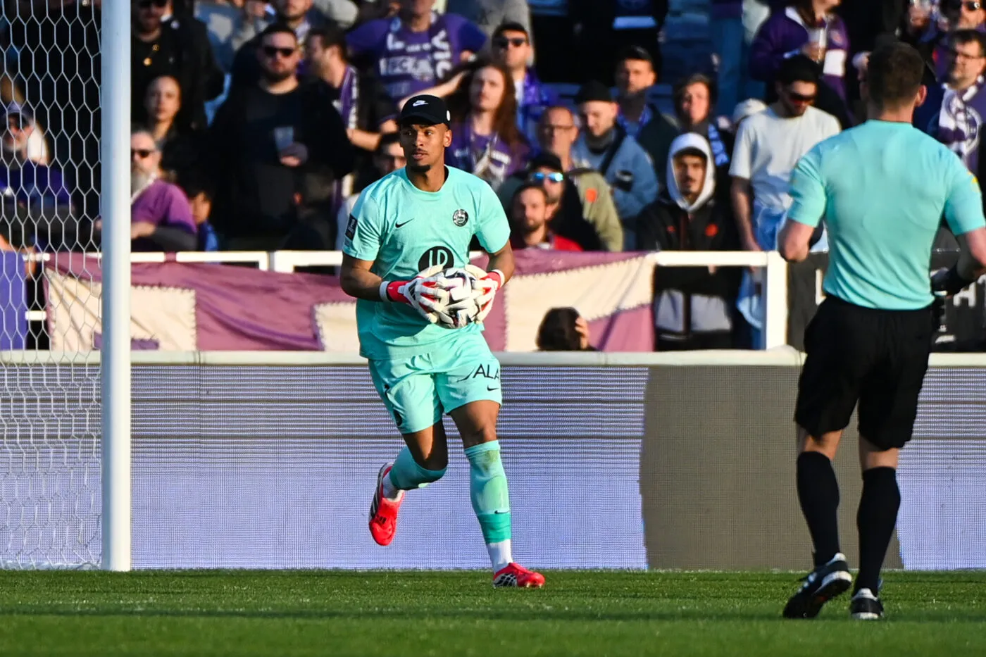Comme Guillaume Restes, ces gardiens avaient la classe avec leur casquette