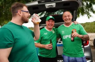 Les pubs de Prague font le plein avant l'arrivée des Irlandais