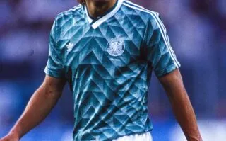 Pourquoi certains maillots ressemblent autant à des sièges de bus